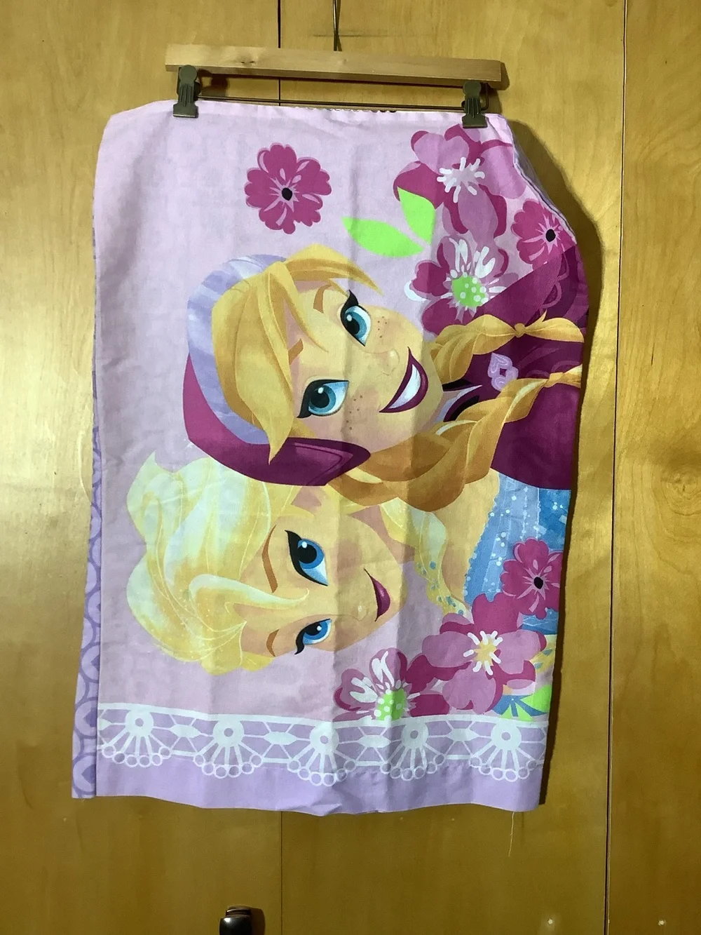 Disney Frozen Anna & Elsa pillowcase